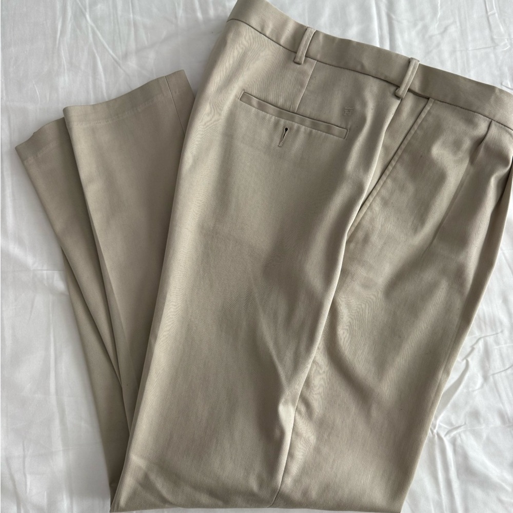 Haggar Men's Khaki Chinos Size 38